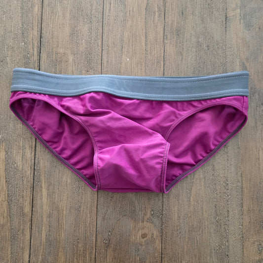 N2N Vintage 2009 Z32 Cosmo Sport Swim Bikini Brief Purple Medium